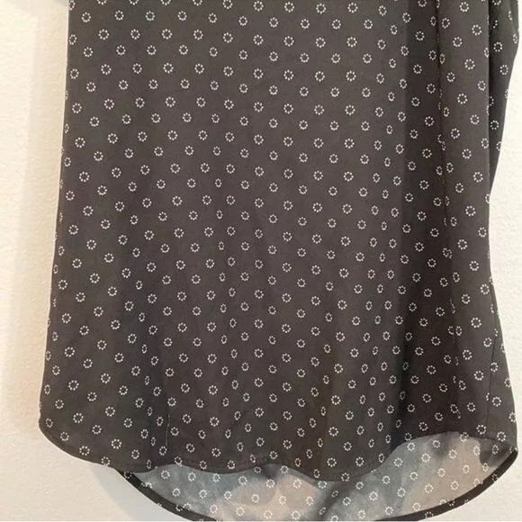 Express Black and White Patterned Women's Short Sleeve Top - Size Small - Picture 3 of 8